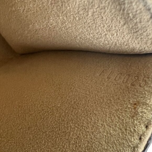 Louis Vuitton: LV Monogram Pochette Florentine Belt Bag - Picture 8 of 9